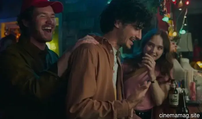 Josh Hartnett, Charlie Heaton e Mackenzie Davis cacciano una creatura marina nel trailer di Below di Netflix.