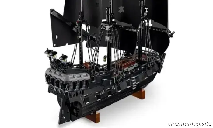 LEGO rivisita Pirati dei Caraibi per il set LEGO Icons della nave pirata del Capitano Jack Sparrow.
