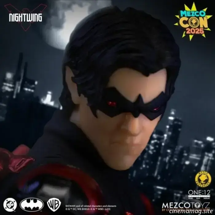 Mezco Toyz has unveiled the Nightwing New 52 Edition One:12 Collection action figure.