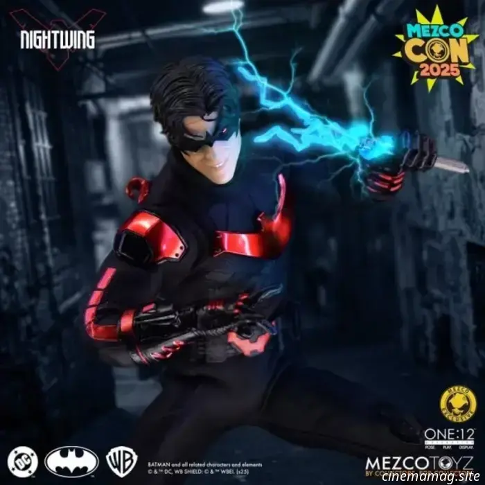 Mezco Toyz has unveiled the Nightwing New 52 Edition One:12 Collection action figure.