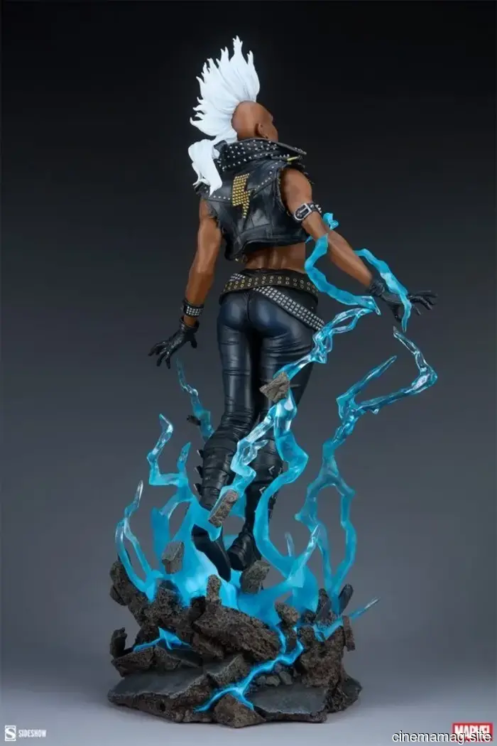Sideshow has unveiled the Premium Format Figure of Storm from the Uncanny X-Men series.