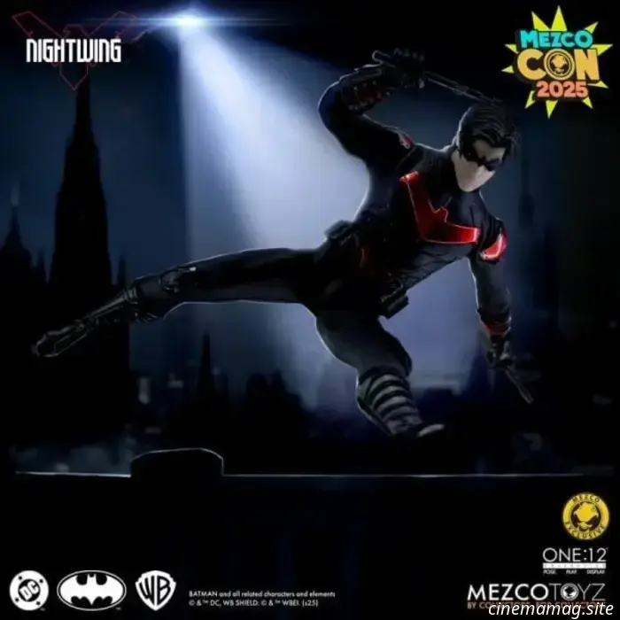Mezco Toyz has unveiled the Nightwing New 52 Edition One:12 Collection action figure.