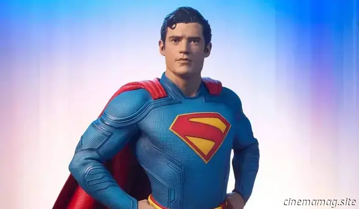 Sideshow has unveiled the Premium Format Figures of Superman and Krypto.