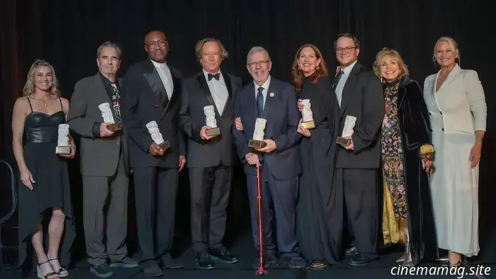 At the 10th Coronado Island Film Festival, Leonard Maltin honors Delroy Lindo and Beau Bridges.