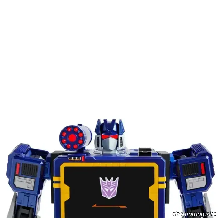 Soundwave is now part of Hasbro and Robosen's collection of auto-converting Transformers.