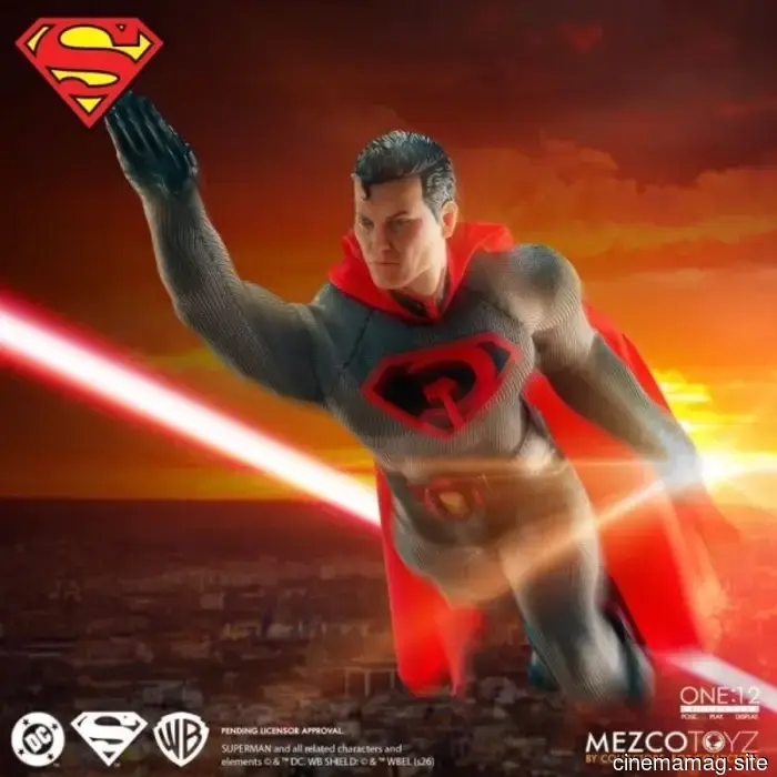 La figura d'azione Red Son Superman One:12 Collective decolla da Mezco Toyz
