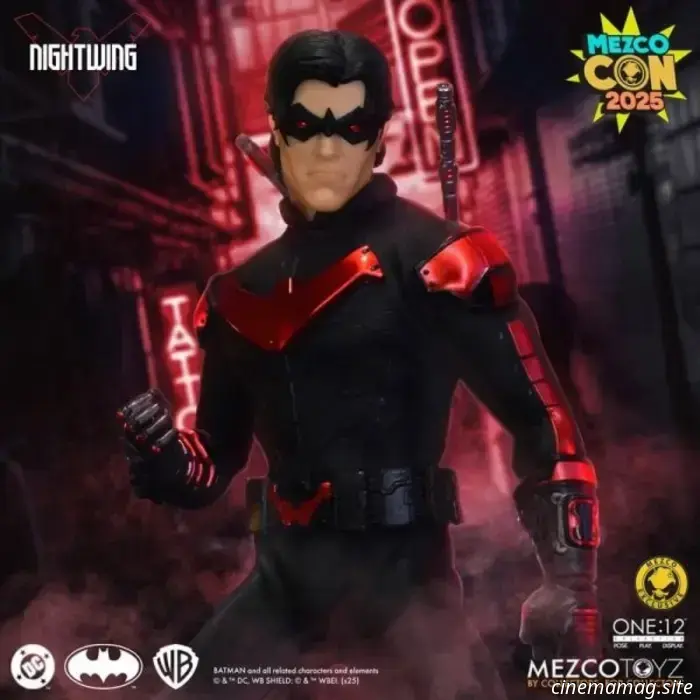 Mezco Toyz has unveiled the Nightwing New 52 Edition One:12 Collection action figure.