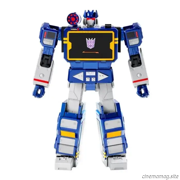 Soundwave is now part of Hasbro and Robosen's collection of auto-converting Transformers.