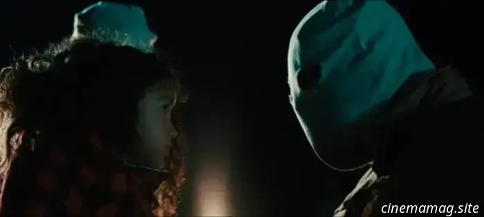 Una giovane ragazza viene seguita in un misterioso campo di mais nel trailer di The Rows