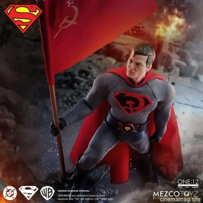 La figura d'azione Red Son Superman One:12 Collective decolla da Mezco Toyz