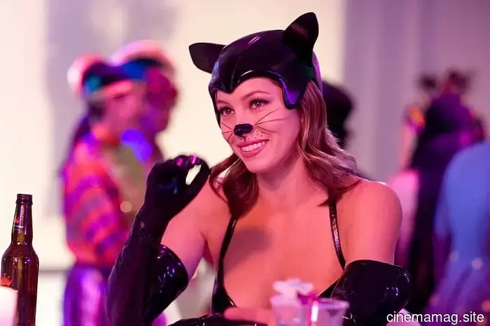 12 Film Notevoli con Persone in Costumi da Gatto
