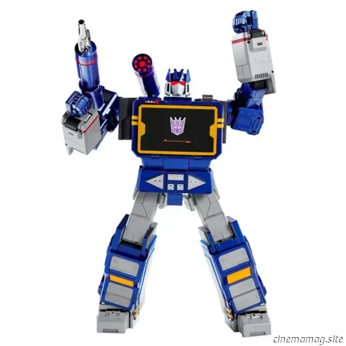 Soundwave is now part of Hasbro and Robosen's collection of auto-converting Transformers.