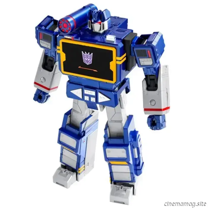 Soundwave is now part of Hasbro and Robosen's collection of auto-converting Transformers.