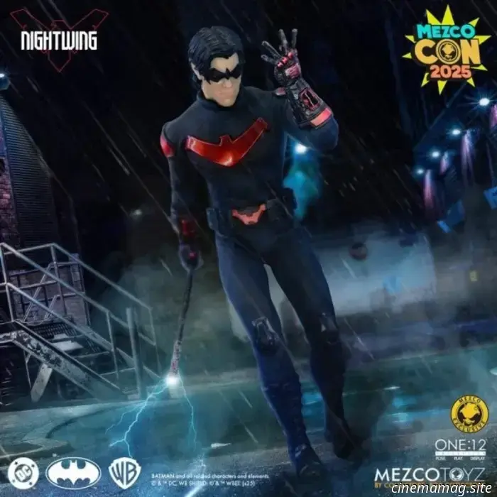 Mezco Toyz has unveiled the Nightwing New 52 Edition One:12 Collection action figure.