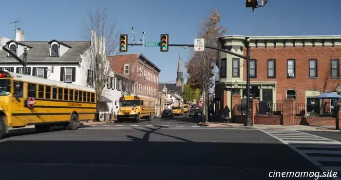 A Pennsylvania community faces conflict in the exclusive trailer for An American Pastoral.