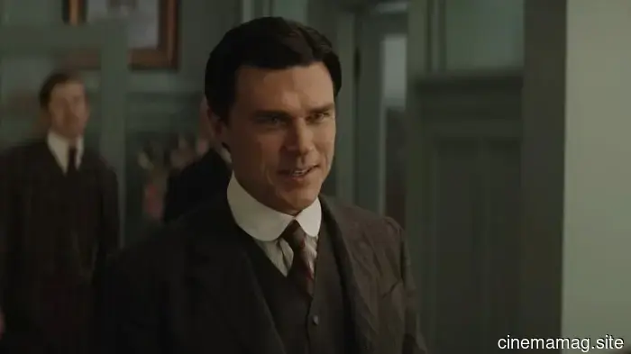 Finn Wittrock es un famoso magnate del chocolate en el tráiler de la biografía de Hershey.