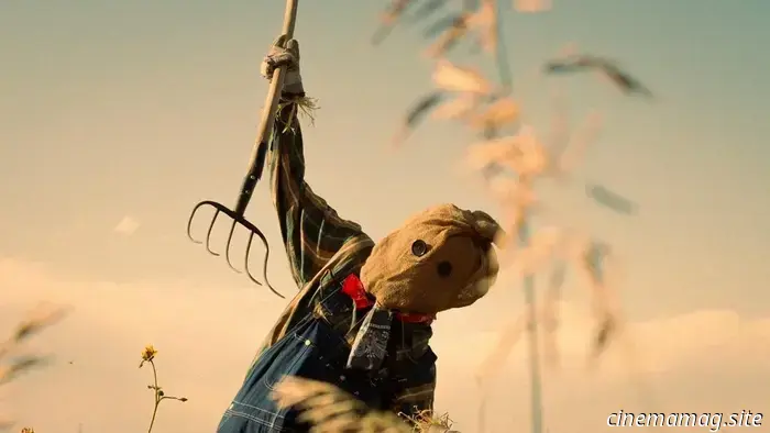 A terrifying scarecrow is set loose in the trailer for the indie horror film Field of Screams.