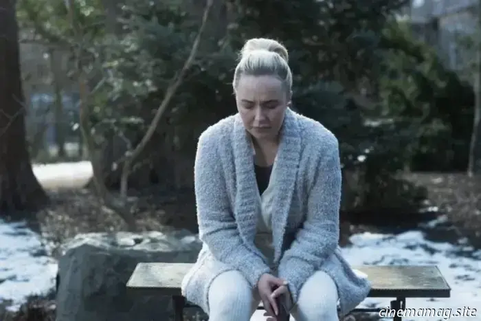 Перед выходом в январе для психологического триллера «Лунатик», написанного и поставленного Брэндоном Оуманом, были опубликованы постер и трейлер.
В фильме в главной роли — Хейден Панеттьер («Крик VI»): она играет Сару, горюющую женщину, у которой приступы лунатизма учащаются, когда она начинает испытывать ужасающие видения.
Вместе с Хейден Панеттьер в актёрский состав вошли Джастин Чэтвин, Беверли Д’Анджело, Миша Бартон, Лори Тан Чинн, Лэрд Лакост и Корин Суини. Смотрите трейлер ниже...

Скорбящую мать преследует трагическая потеря дочери в автомобильной аварии, в результате которой её жестокий муж впал в кому. Измученная навязчивыми видениями, она борется с размытыми границами между реальностью и кошмаром.

«Лунатик» выйдет в кинотеатрах и будет доступен по запросу 9 января.