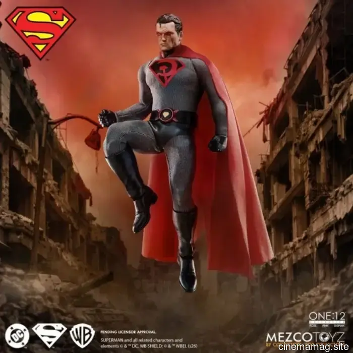 La figura d'azione Red Son Superman One:12 Collective decolla da Mezco Toyz