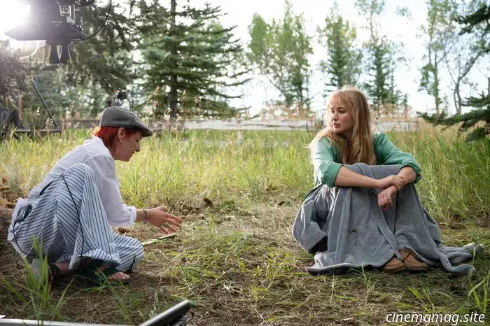 “Allow the Location to Communicate”: Lynne Ramsay Discusses Die My Love, Filming with Academy Ratio, and Adapting Challenging Novels.