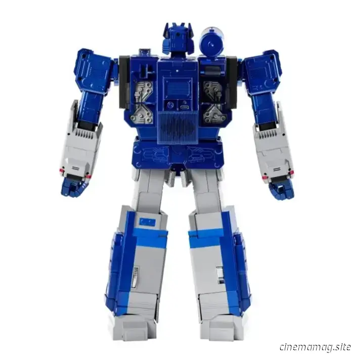 Soundwave is now part of Hasbro and Robosen's collection of auto-converting Transformers.