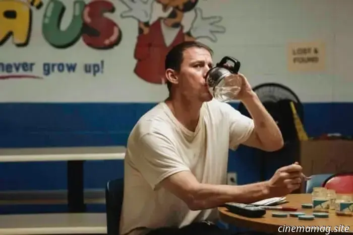 The initial trailer for the crime comedy Roofman featuring Channing Tatum has been released.