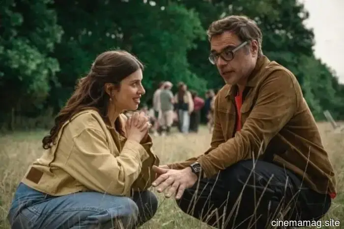 In the trailer for Hulu's "wrong-com," Nicola Walker and Jemaine Clement play the roles of Alice and Steve.