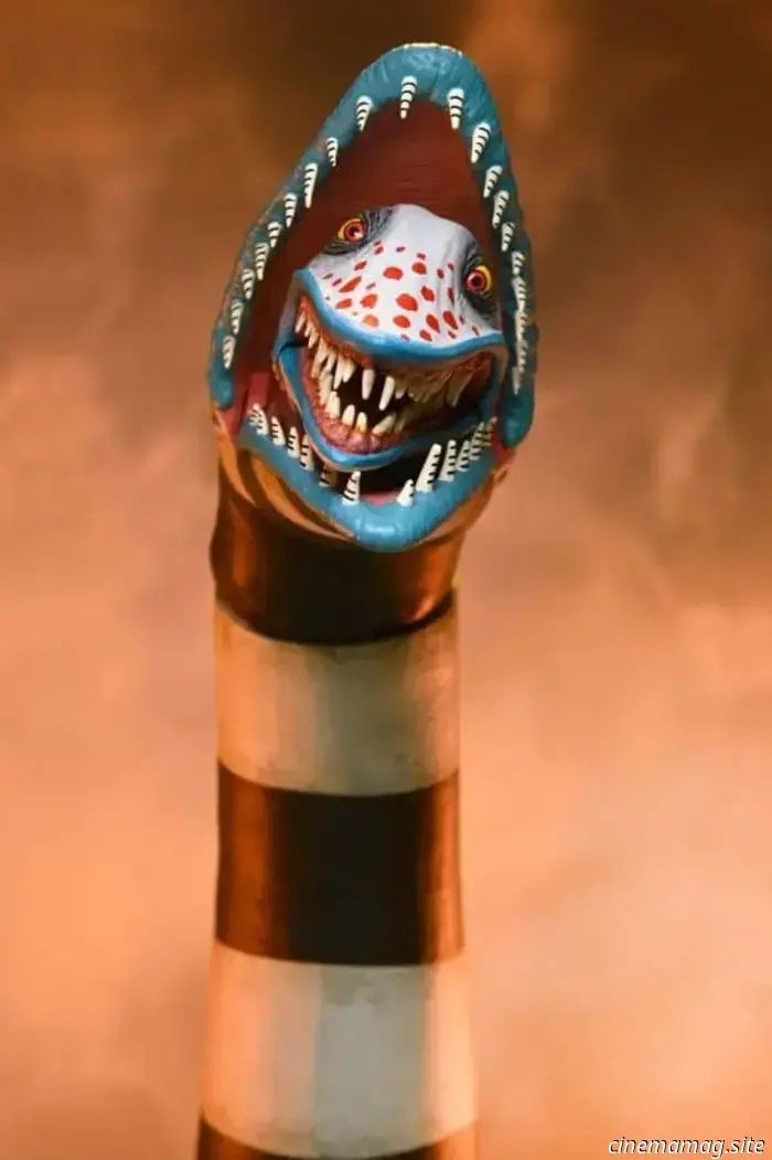 NECA reveals the Beetlejuice Ultimate Matador Beetlejuice & Sandworm 2-pack.