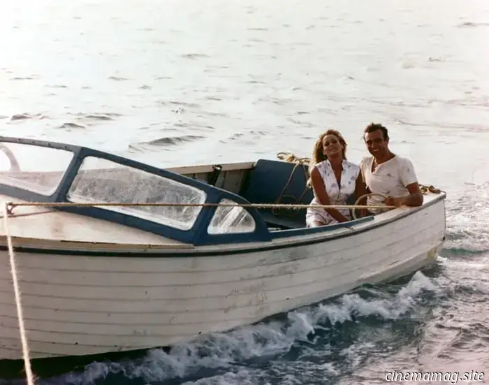 Ursula Andress in Dr. No: foto dietro le quinte della Bond girl 001