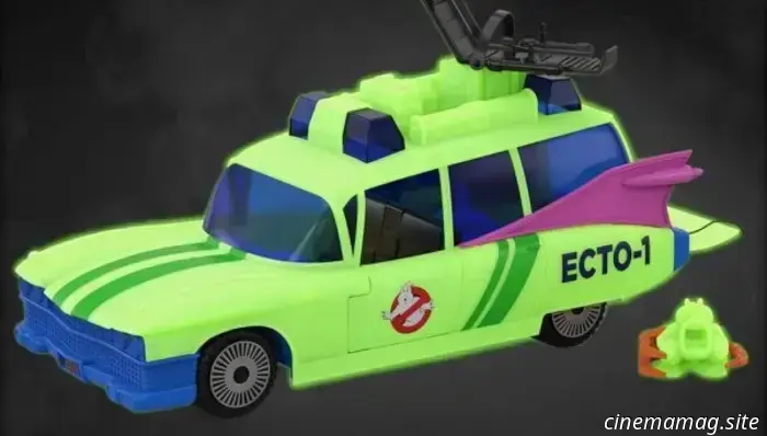 Hasbro officially presented The Real Ghostbusters Kenner Classics Ecto-Glow Ecto-1.