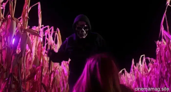 Los secretos de un pequeño pueblo se vuelven mortales en el tráiler del slasher Feliz Halloween.
