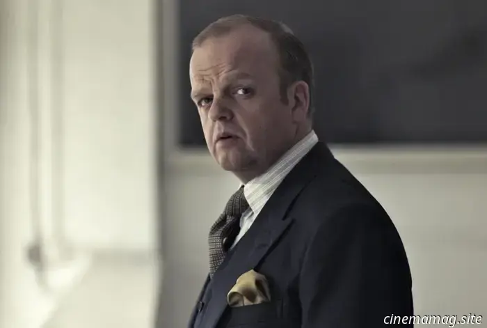 David Lynch's scripts for Unrecorded Night, intended to feature Toby Jones, will be published.