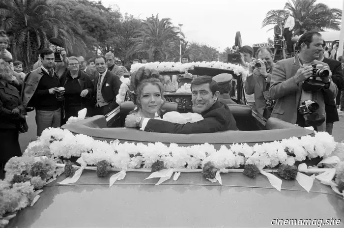 20 foto dietro le quinte delle Bond Girls