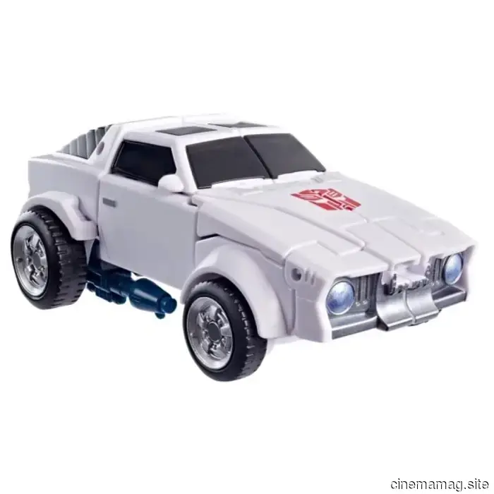Hasbro has revealed new action figures for Transformers: Age of the Primes.