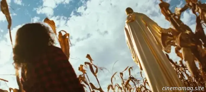 Una giovane ragazza viene seguita in un misterioso campo di mais nel trailer di The Rows
