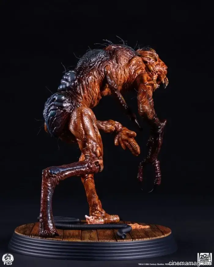 La estatua coleccionable a escala de un cuarto de The Fly presentada por PCS