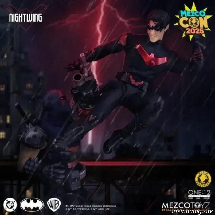 Mezco Toyz has unveiled the Nightwing New 52 Edition One:12 Collection action figure.