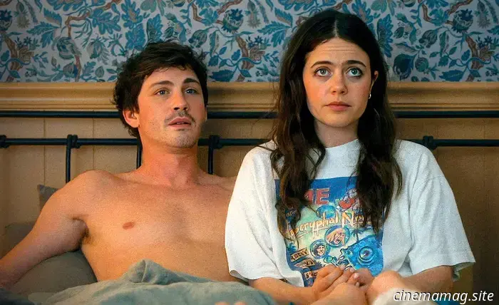 Molly Gordon and Logan Lerman explore a contemporary relationship in the Oh, Hi! trailer.