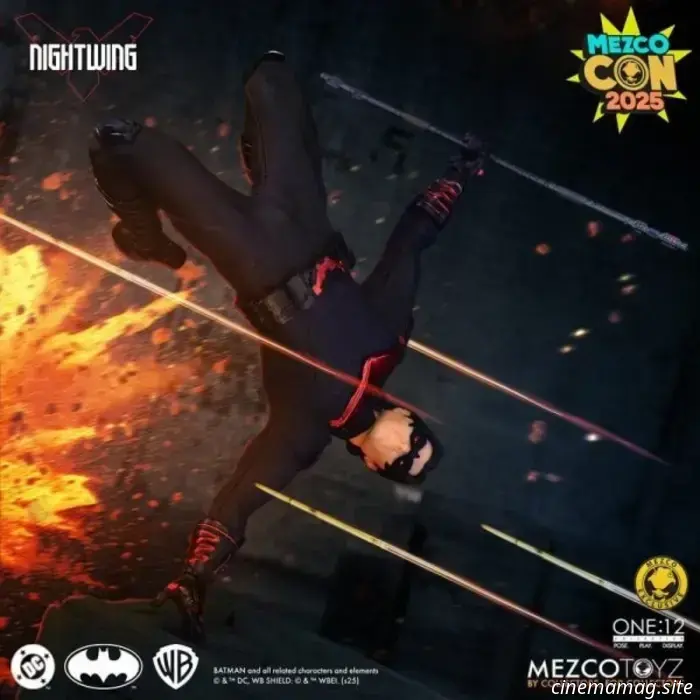 Mezco Toyz has unveiled the Nightwing New 52 Edition One:12 Collection action figure.