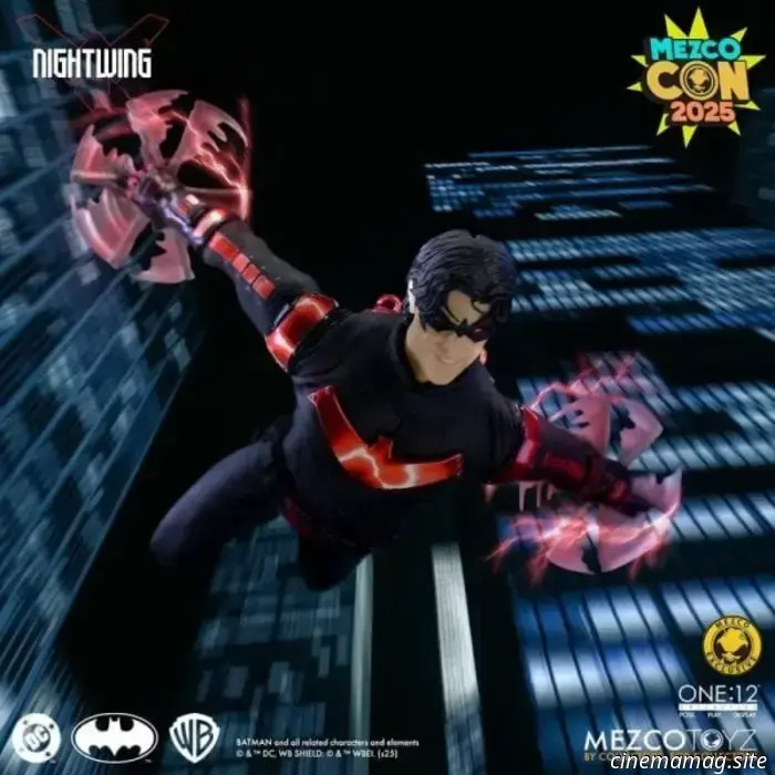 Mezco Toyz has unveiled the Nightwing New 52 Edition One:12 Collection action figure.