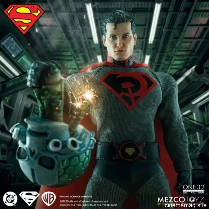 La figura d'azione Red Son Superman One:12 Collective decolla da Mezco Toyz