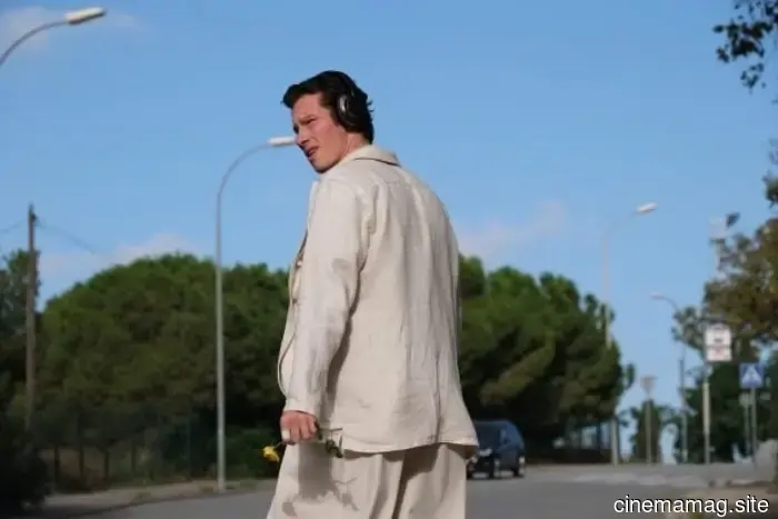 Trailer per la potatura del roseto con Callum Turner, Riley Keough, Elle Fanning e Pamela Anderson