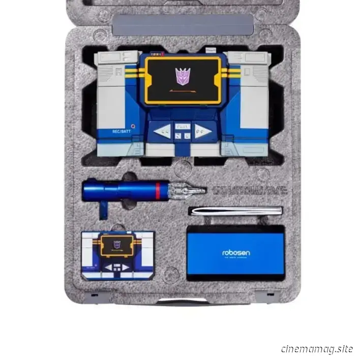 Soundwave is now part of Hasbro and Robosen's collection of auto-converting Transformers.
