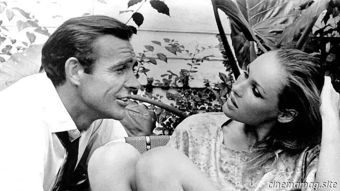 Ursula Andress in Dr. No: foto dietro le quinte della Bond girl 001