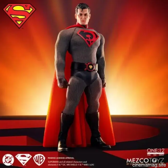 La figura d'azione Red Son Superman One:12 Collective decolla da Mezco Toyz