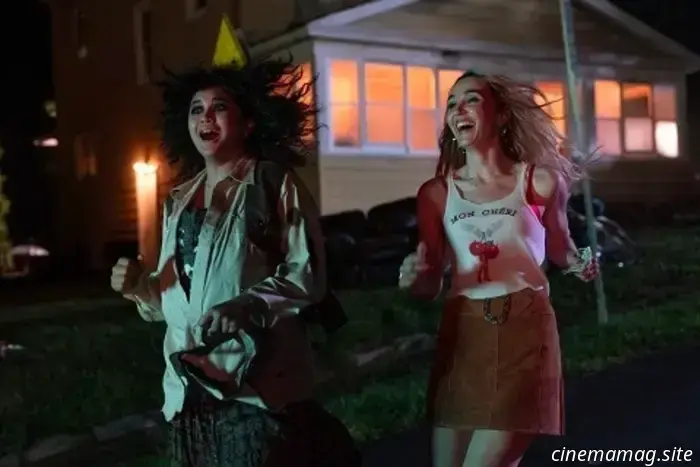 Il trailer della commedia di Hulu Summer of 69 con Chloe Fineman e Sam Morelos
