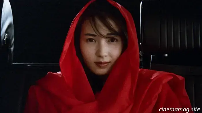 Il debutto live-action di Mamoru Oshii, Gli occhiali rossi, è un esperimento di fantascienza disorientante.