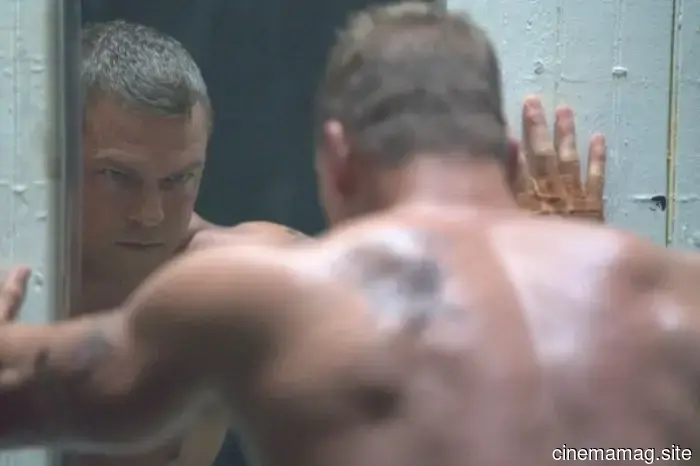 Alan Ritchson busca venganza en Detroit de los años 70 en el tráiler de Motor City