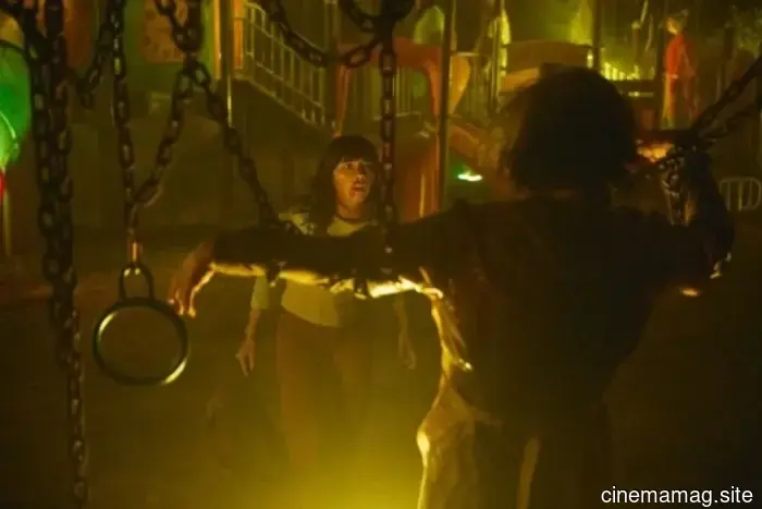 Un lavoro di babysitting si trasforma in un incubo per Xochitl Gomez nel trailer dell'horror Hive di Tubi.