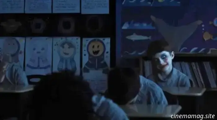 Le armi di Zach Cregger consegnano il trailer agghiacciante